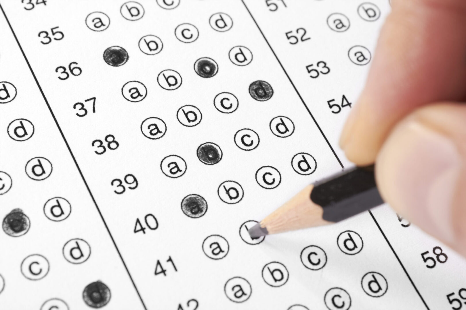 Kỳ thi SAT năm 2021: Ngừng tổ chức thi SAT II, bỏ phần viết luận trong SAT I