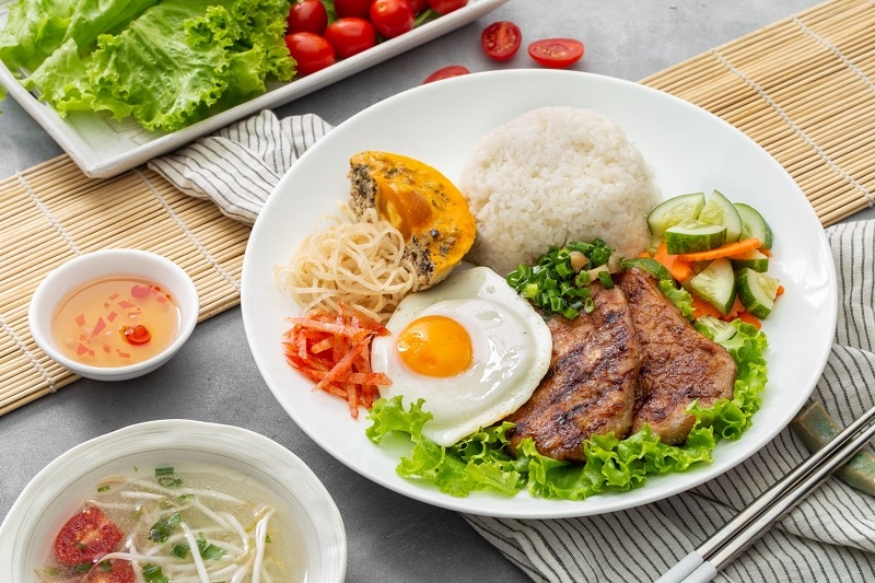Hình ảnh cơm tấm sườn bì chả