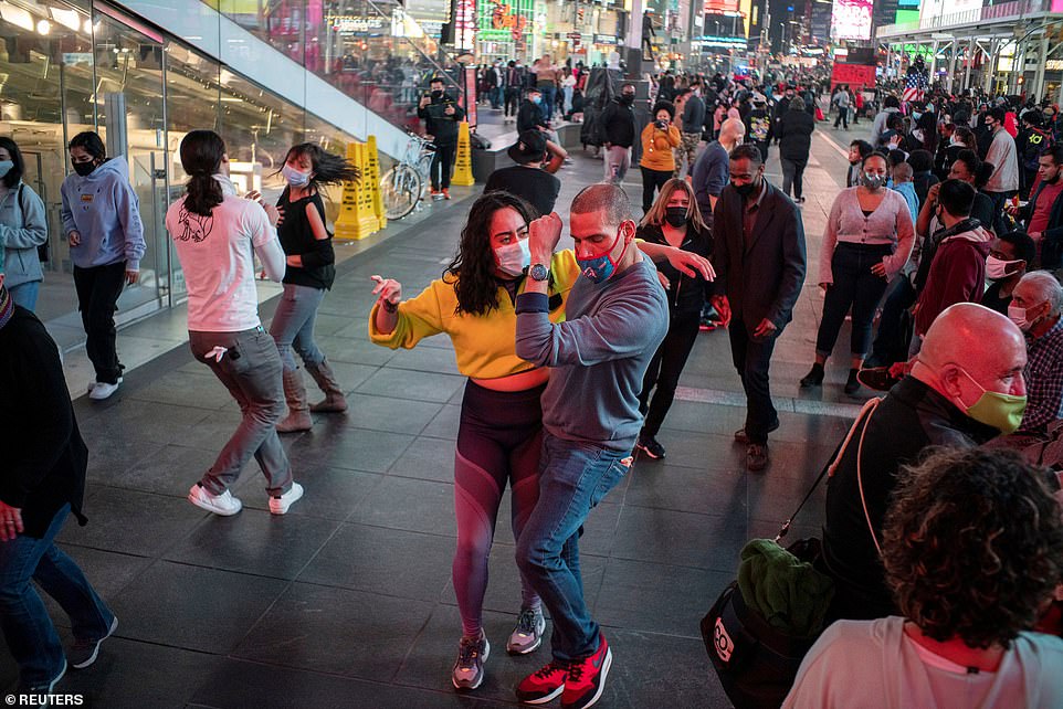 New York mở cửa trở lại hoàn toàn new york mo cua tro lai hoan toan 5 - New York mở cửa trở lại hoàn toàn