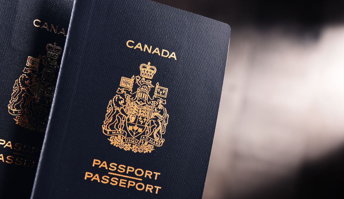 Thành phần với hai hộ chiếu Canada