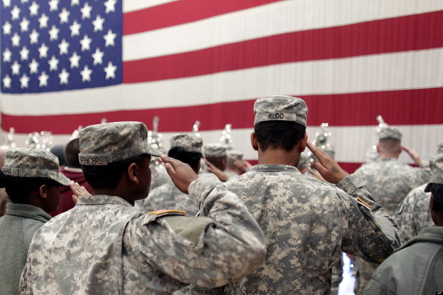 Sinh viên quốc tế học ở đại học Mỹ hơn 2 năm có thể xin làm việc trong quân đội Mỹ